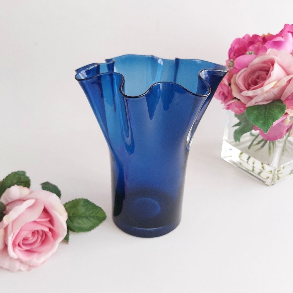 Cobalt Blue Blown Glass Flower Vase with Ruffled Edge (8 inch)